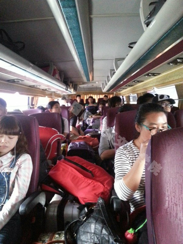 忠北大学接机校车上